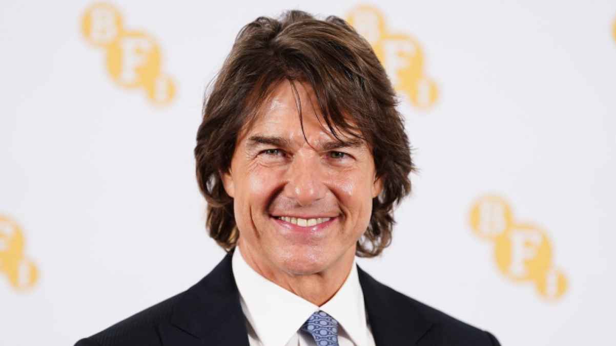 غضب في بلدة بريطانية بسبب مروحية توم كروز الخاصة