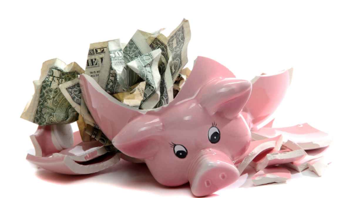 رجل أمريكي يفرغ حصالة بعد 10 سنوات ويُفاجأ بالمبلغ