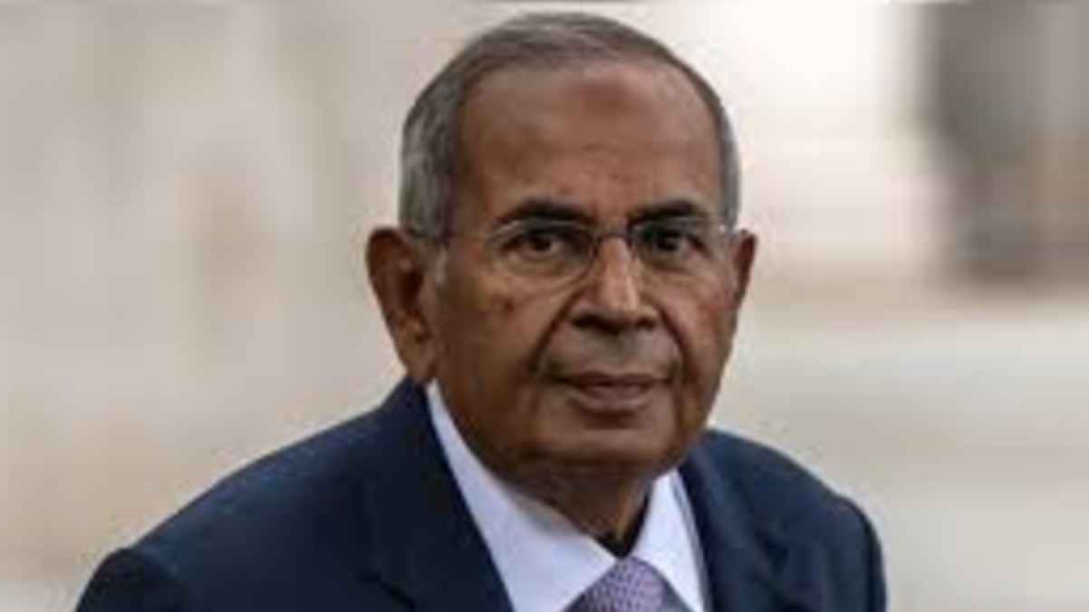 وفاة أغنى رجل في بريطانيا عن عمر 85 عامًا