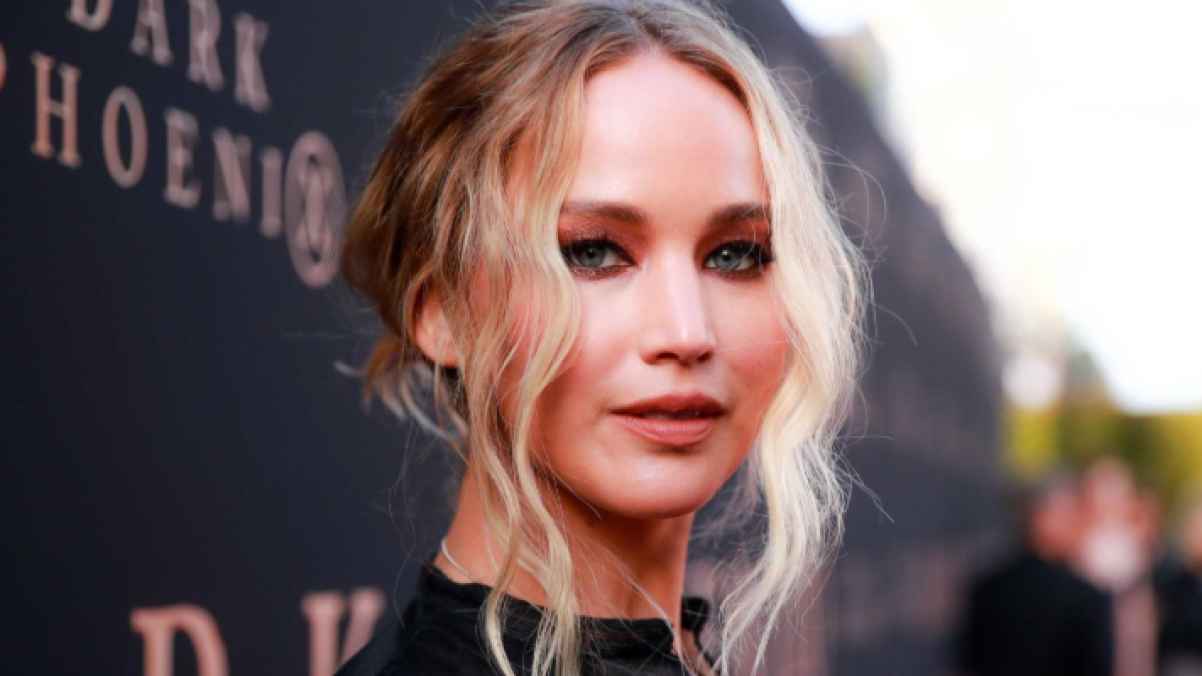 جينيفر لورانس تكشف عن جانب مفاجئ من حياتها على مواقع التواصل