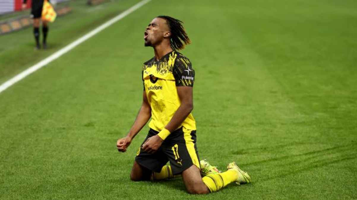 A last-minute goal denies Borussia Dortmund a valuable victory against Hamburg