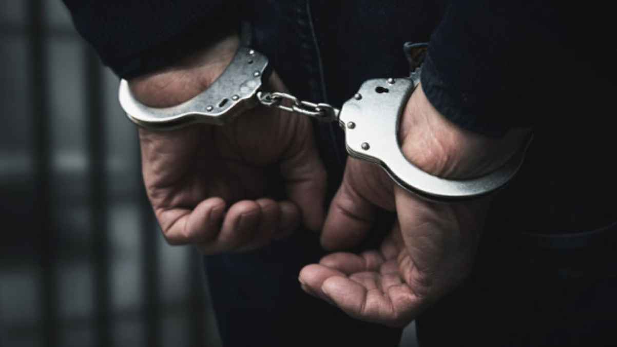 زوج ينهي حياة زوجته وطفله وينشر صور الجثتــين على "فيسبوك"