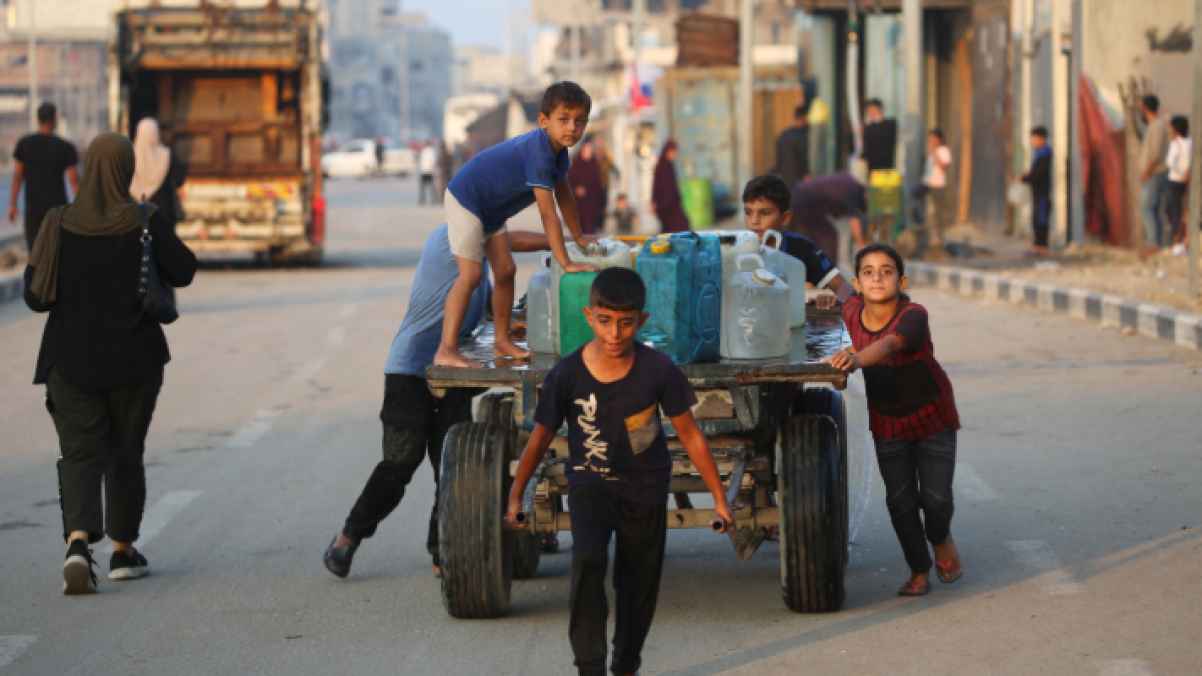 هنا غزة… حين يتعلم الصغار معنى النجاة بدل الطفولة