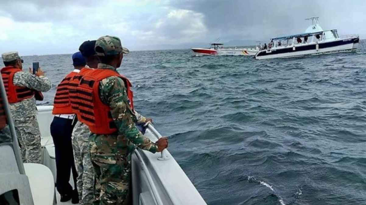 فيديو يوثق غرق قارب سياحي في البحر "الكاريبي"