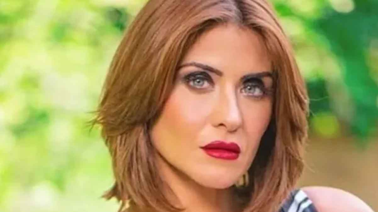 هيدي كرم تثير الجدل بعد إلغاء متابعة زوج مي عز الدين