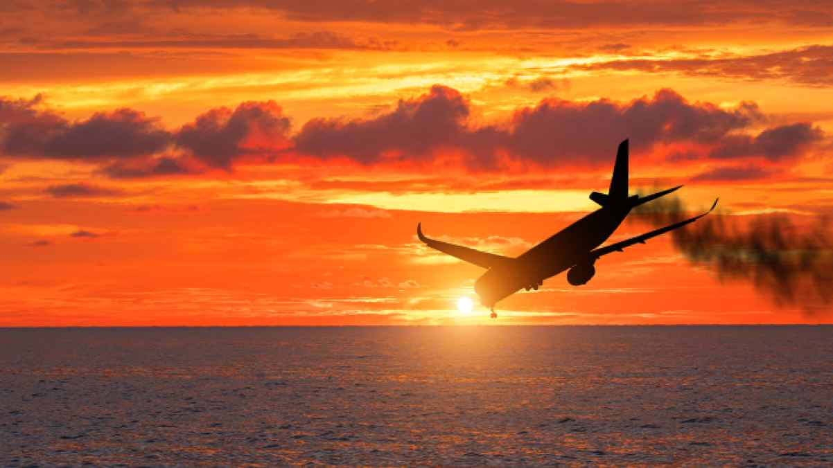 محاكمة طيار حاول إيقاف المحركات أثناء رحلة جوية