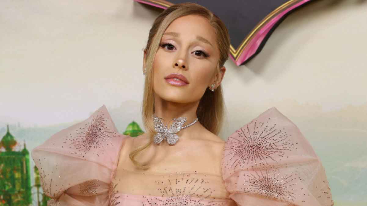 اعتقال رجل اعتدى على أريانا غراندي - فيديو