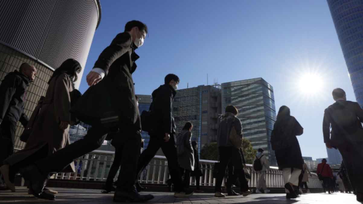 اليابان تخطط لتقليل أيام العمل الأسبوعية