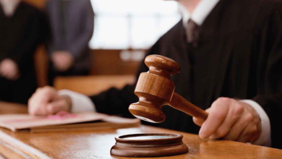 التقاعد المبكر لقاضٍ أمريكي بسبب تصرفاته غير اللائقة في المحكمة