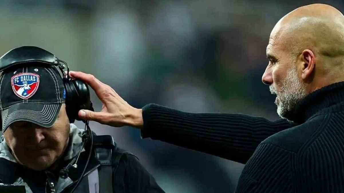 جوارديولا يدخل في صدام حاد مع طاقم التحكيم ومصور فيديو