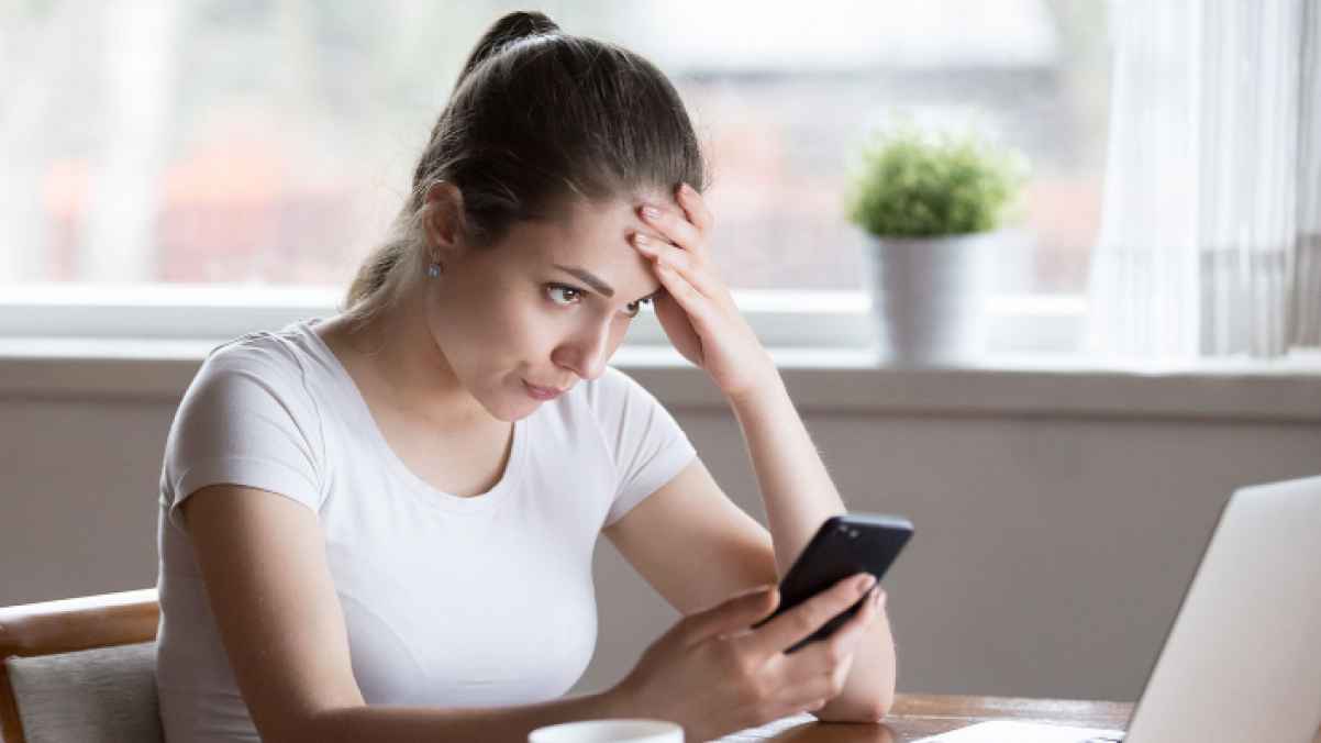 Woman goes bankrupt after meeting man online
