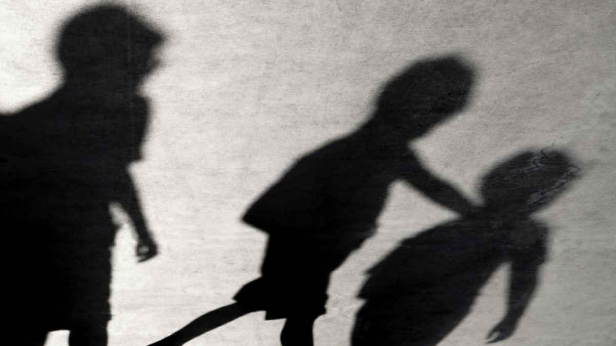 وفاة طفلة في جريمة وحشية والناس تطالب بعقوبات شديدة