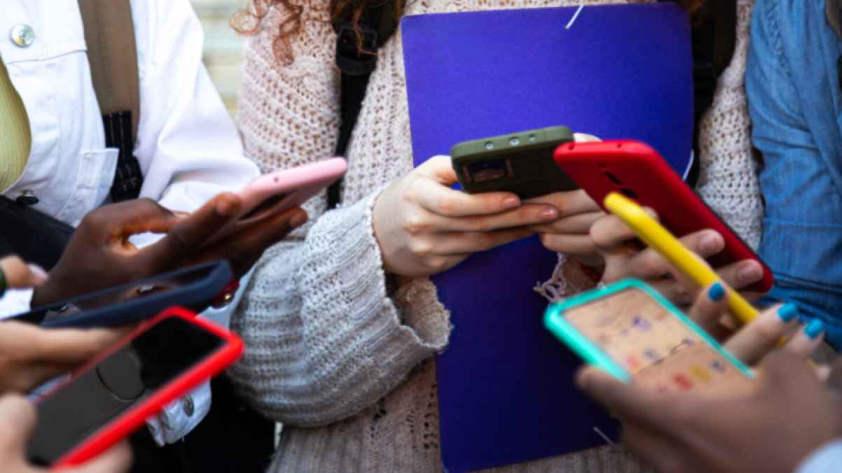 حظر مرتقب لمنصات التواصل على هذه الفئة العمرية