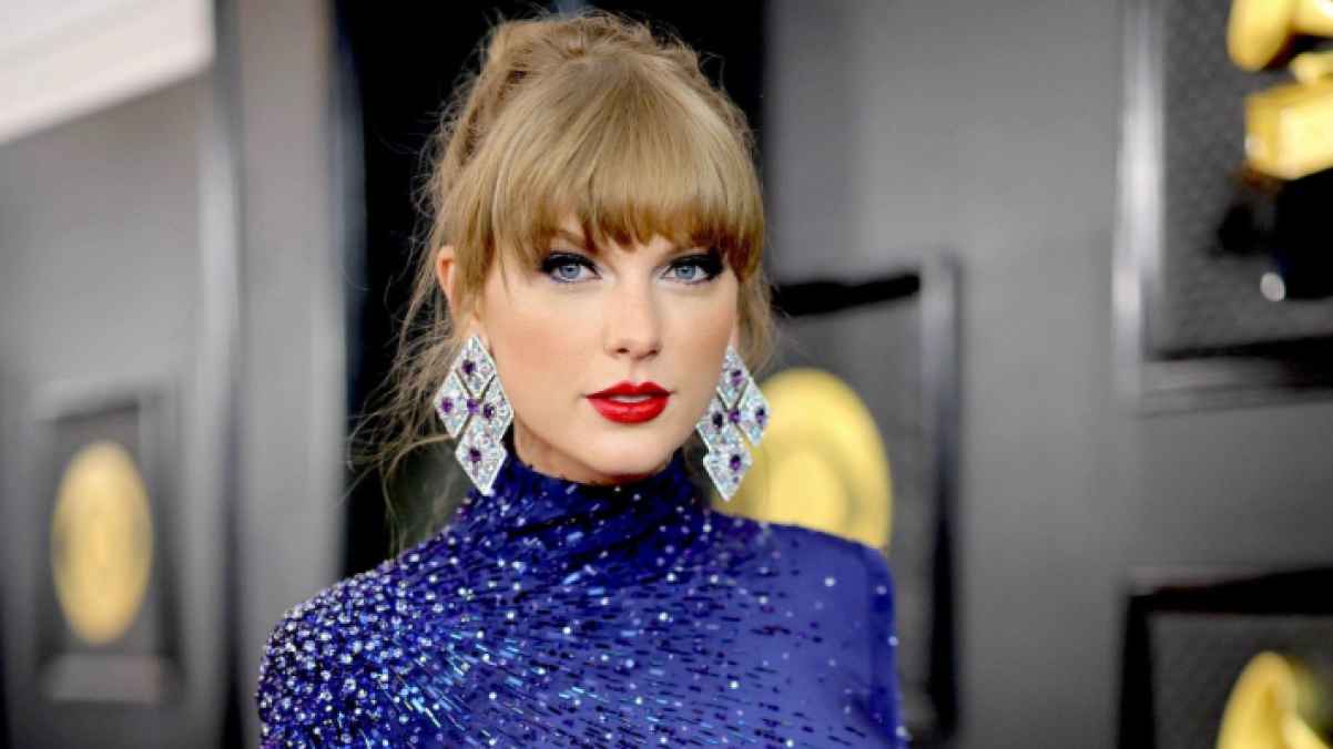 تايلور سويفت تحقق "حلم المراهقة" استعدادًا لحفل زفافها