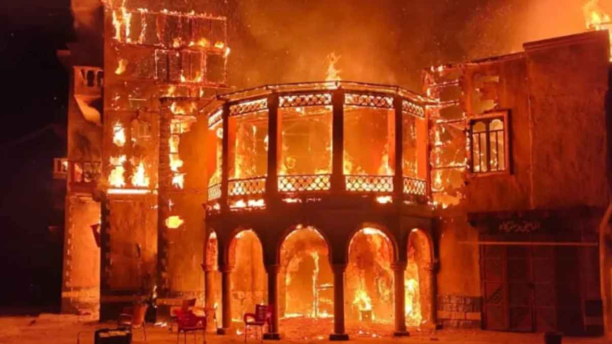 حريق ضخم يلتهم ديكورات "النويلاتي" وبيان عاجل من شركة إنتاج المسلسل- فيديو