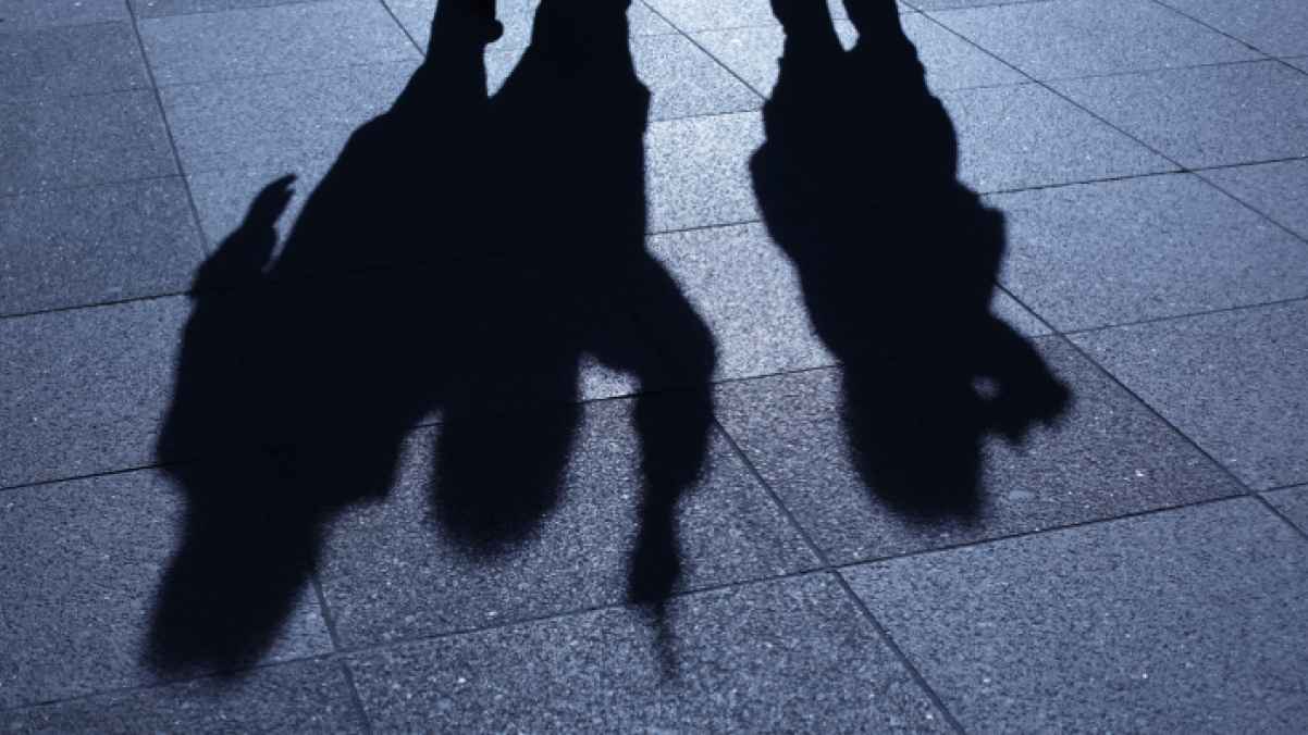 العثورعلى أجساد عائلة متوفية والشرطة في حيرة