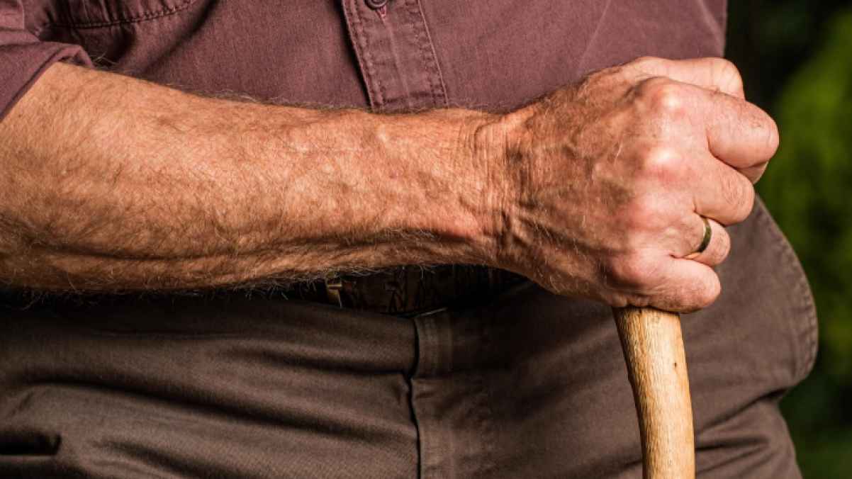 رجل مسن يقع ضحية للاحتيال ثلاث مرات خلال 18 شهرًا