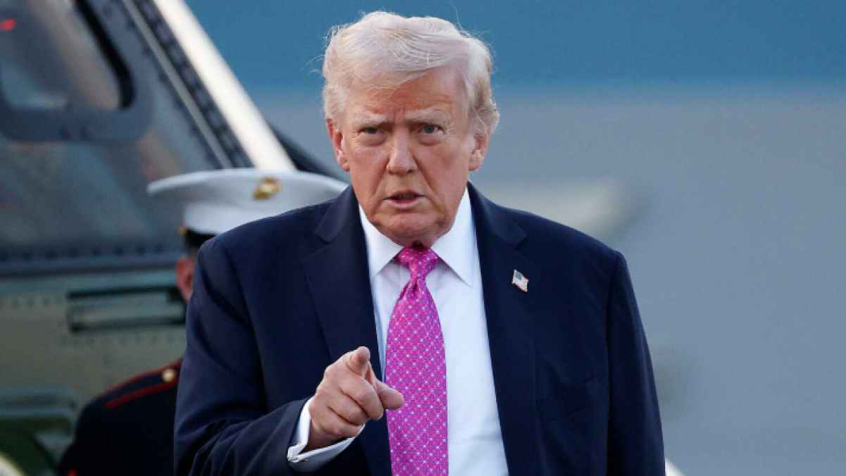 مجددًا..تساؤلات حول صحة ترمب بعد ظهوره وهو يعرج - فيديو