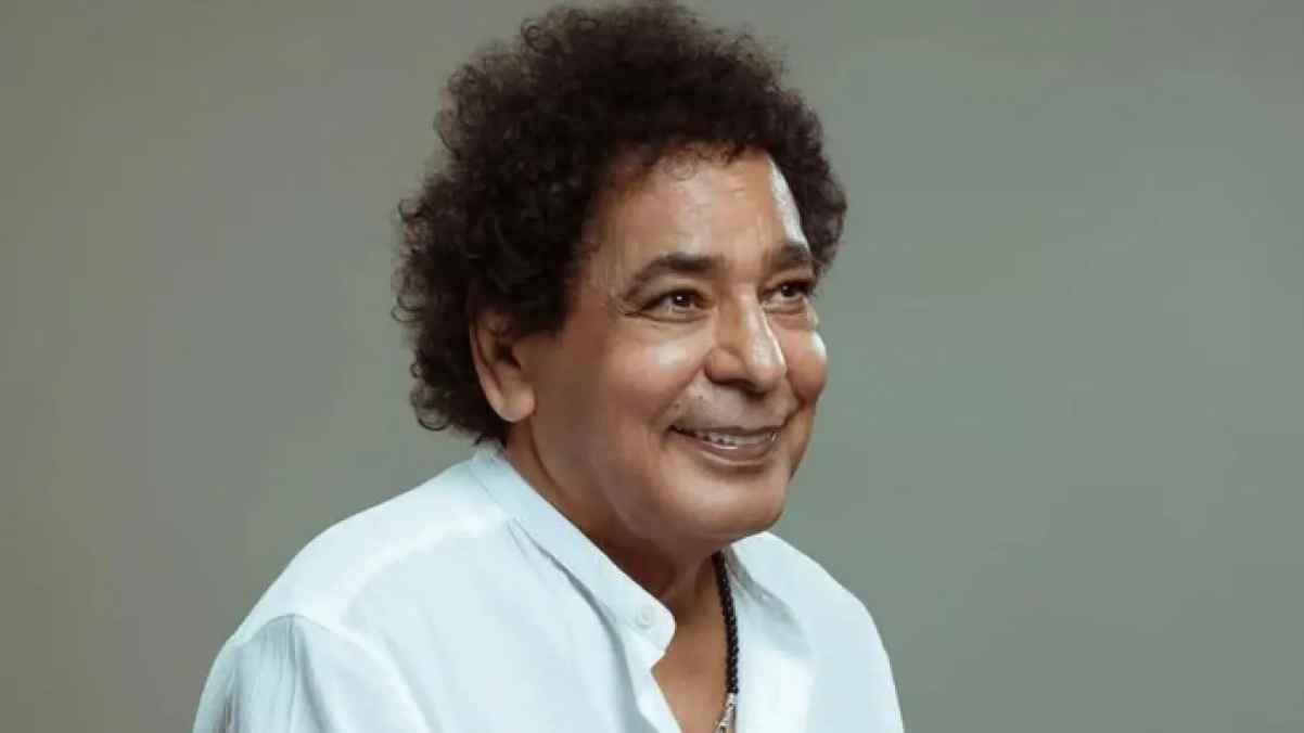 تقليد محمد منير "قلادة العظماء"  الأولمبية - صورة