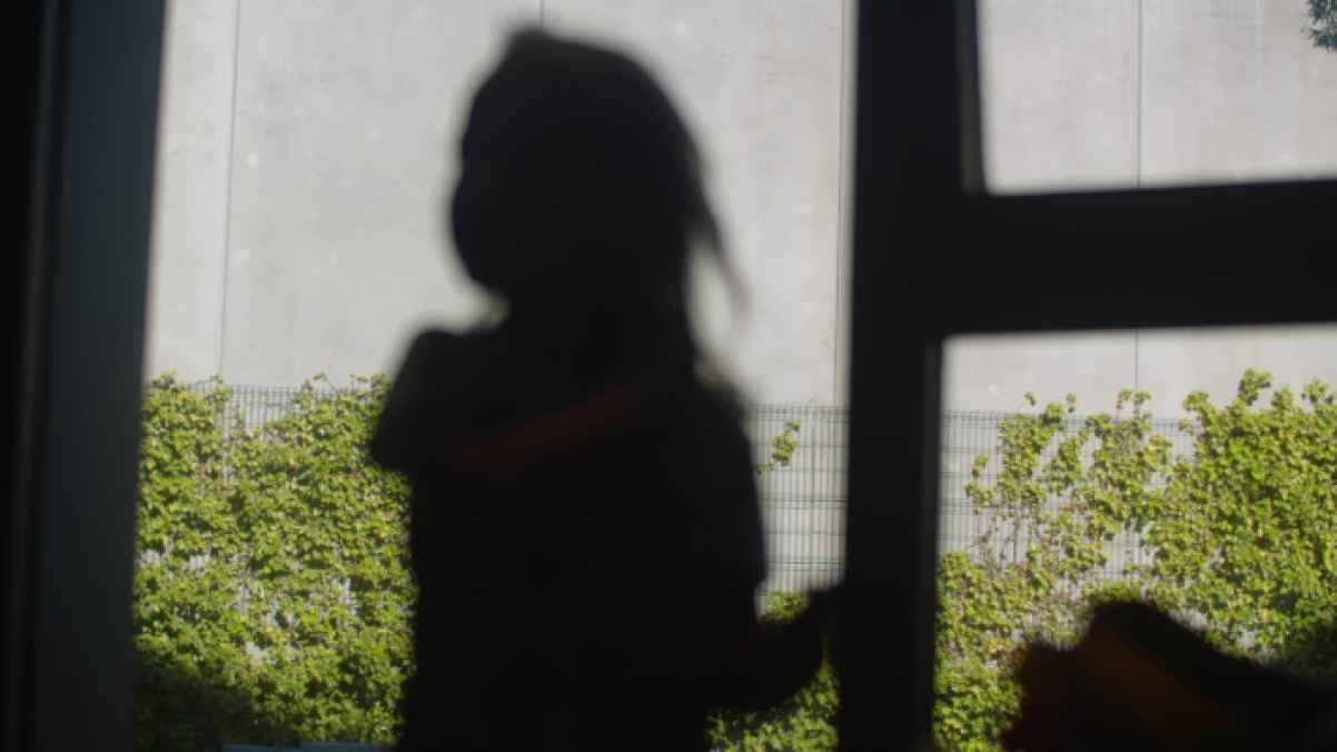 فاجعة.. القبض على أم أهملت مرض ابنتها