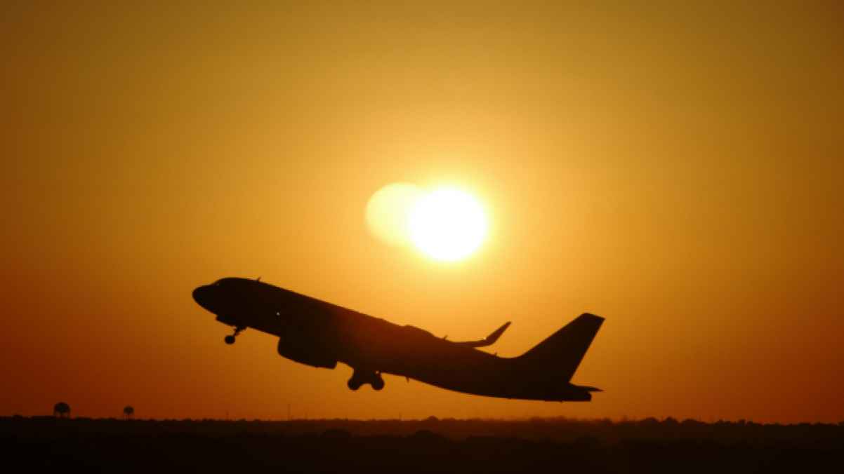 إلغاء رحلة بسبب تصرف متهور من راكب على متن الطائرة