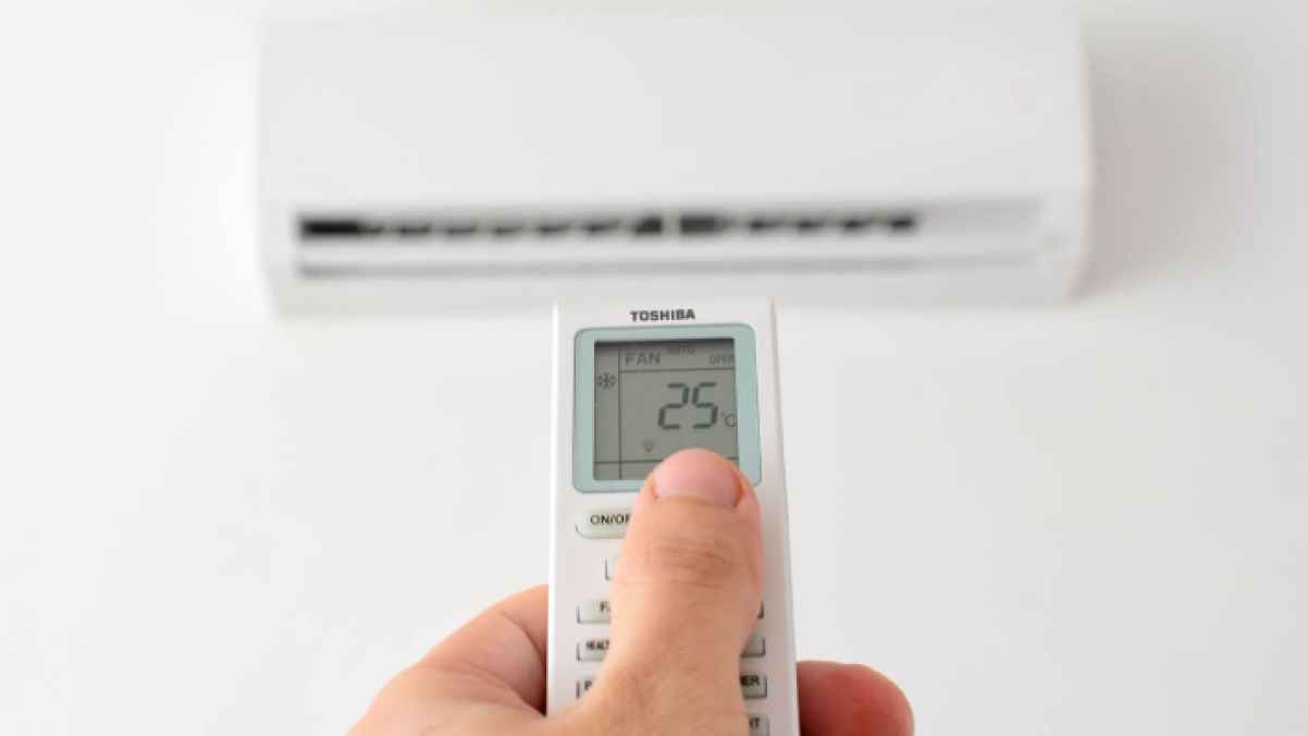 Groom imposes “strange” condition regarding the air conditioner on his wife