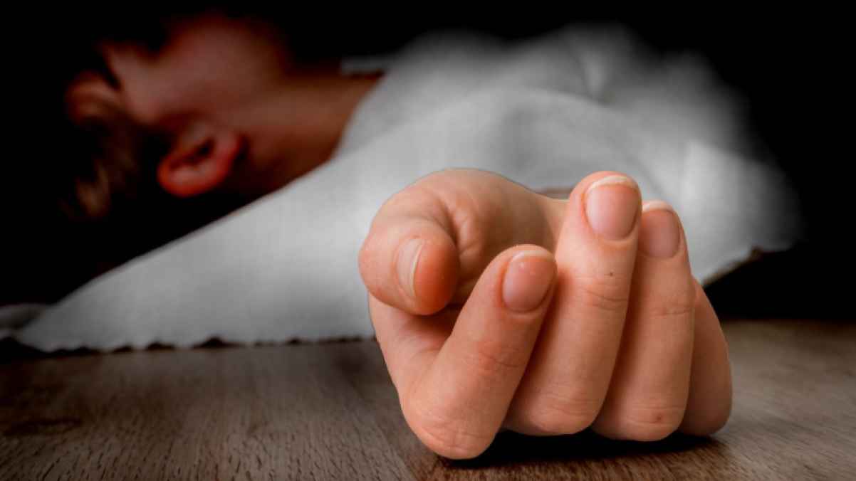 Mother, two children fall from tenth floor