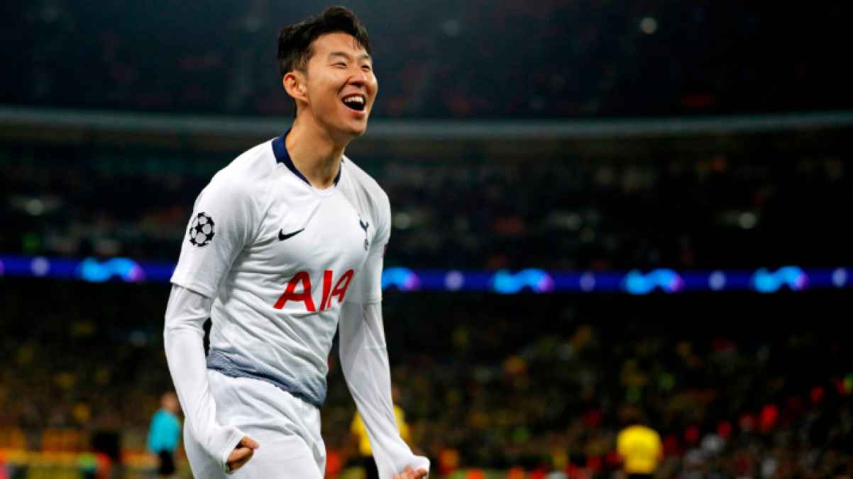 Woman jailed after blackmailing a football player for a large sum