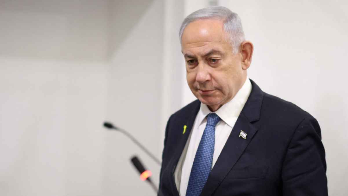 Netanyahu in Front of a Bakery in Tehran… This Is What Hebrew Newspapers Said – Photo