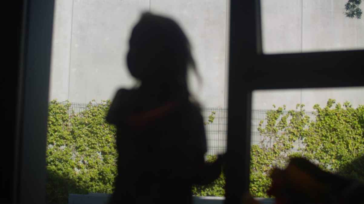 Child presents new evidence revealing father's crime after losing mother