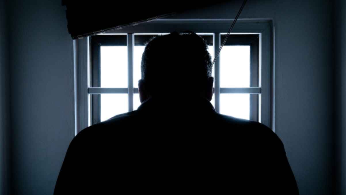 Bank employee fakes death to commit a crime, repay debt