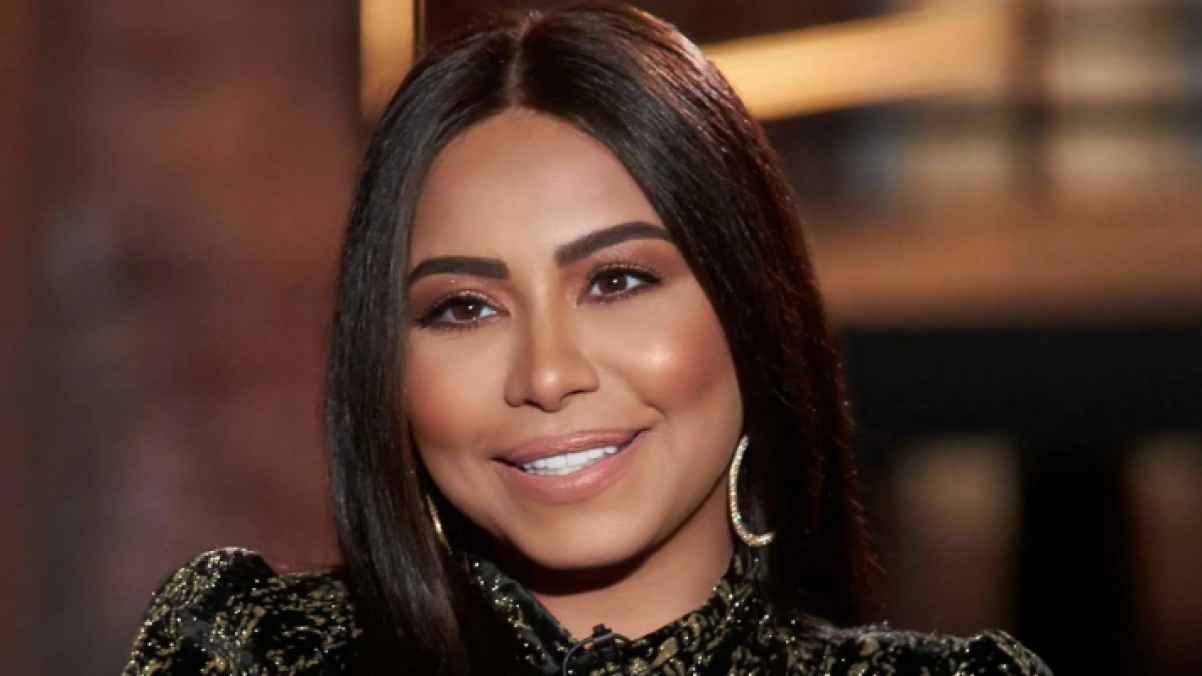 The circulation of a photo of Sherine Abdel Wahab raises concern among her fans, and the artist responds