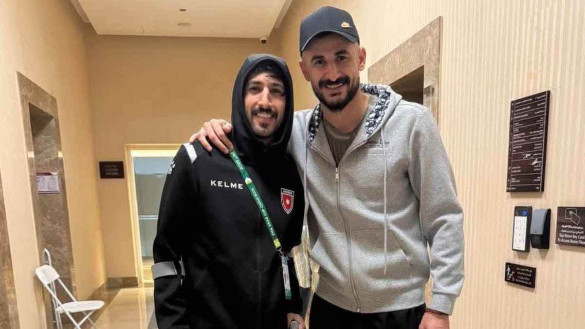 Iraqi star Ayman Hussein visits Yazan Al-Naimat following his knee surgery