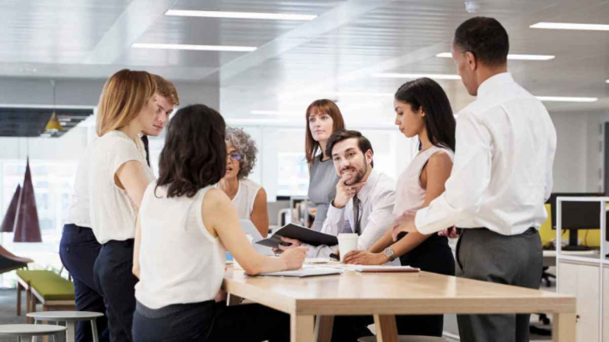 شركة تهدي شققا لموظفيها بعد تحقيق شرط معين 