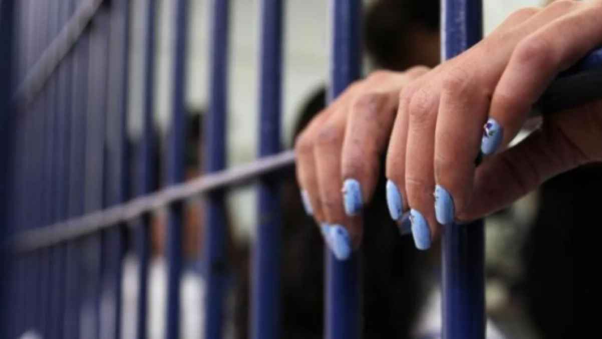 في مكان عمله.. تخلصت منه بعد اكتشاف طلاقها وزواجه من أخرى 