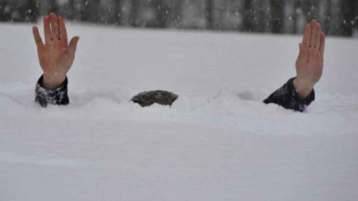 Breathtaking Moments as a Mother and Her Two Children Are Rescued from Under the Snow – Video