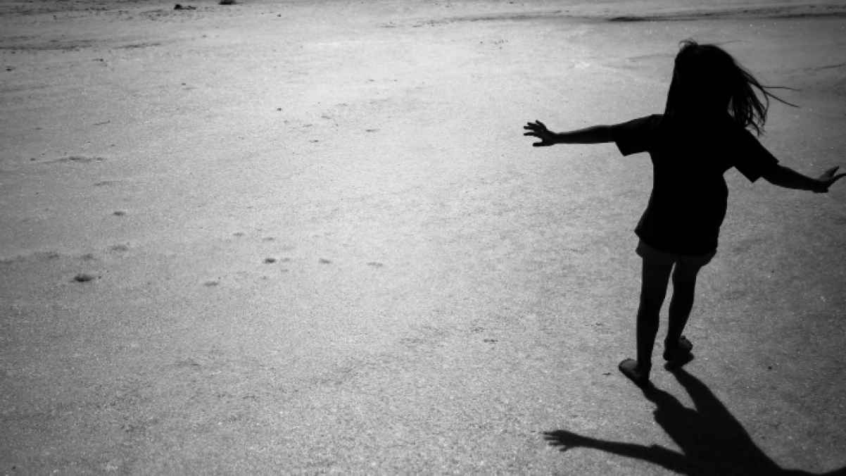 Two arrested after throwing child from building