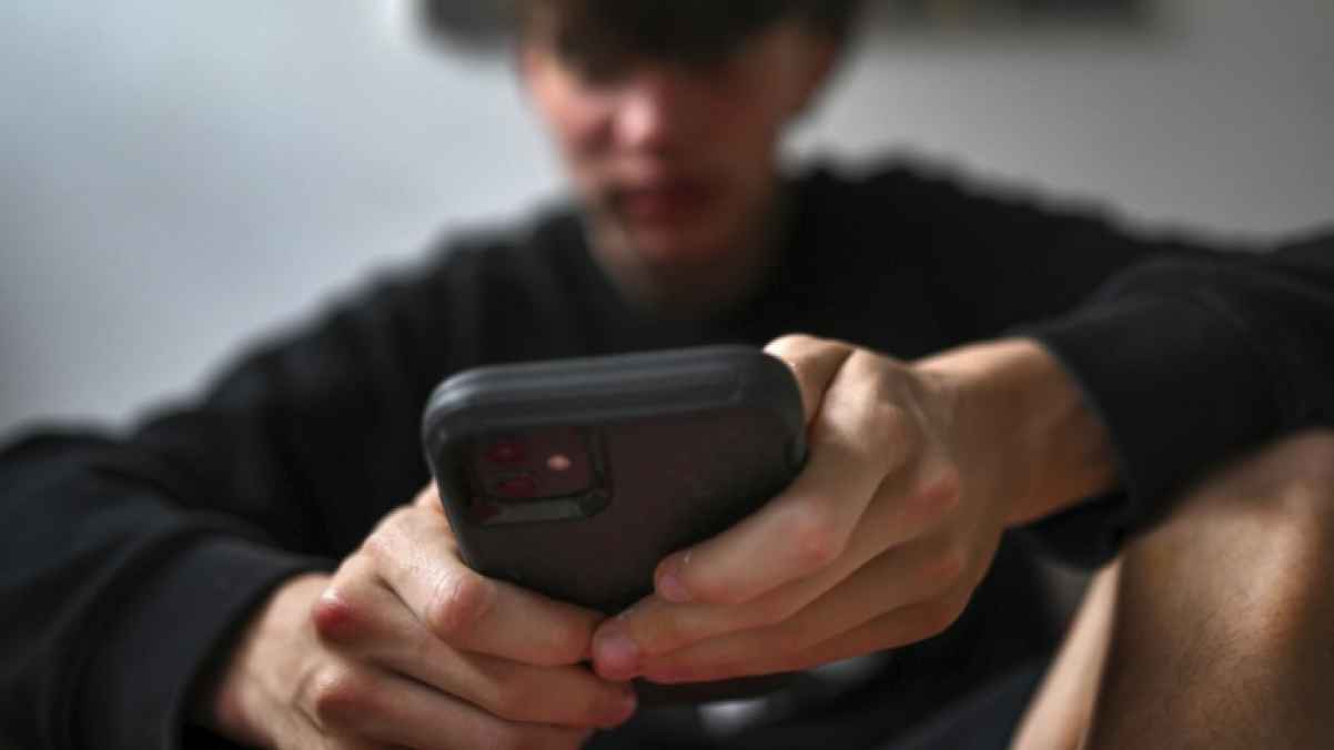 France votes to ban social media for minors