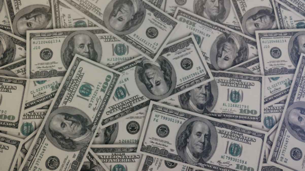 Friends win hundreds of millions in lottery from a café