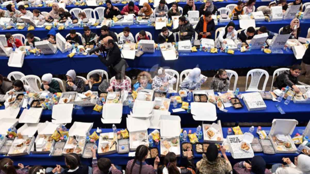 Lebanon sets record with the world's longest Ramadan iftar table – video