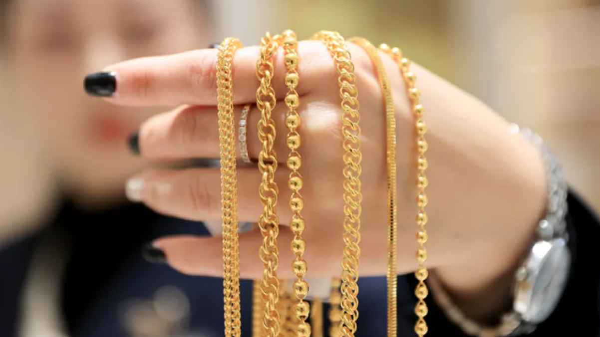 Gold surges after Trump halts attacks on Iran