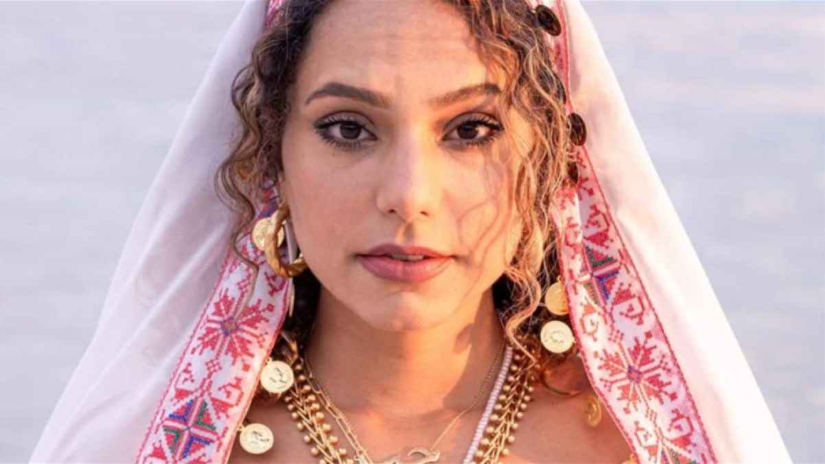 Haifa Bseiso surprises her audience by announcing her engagement