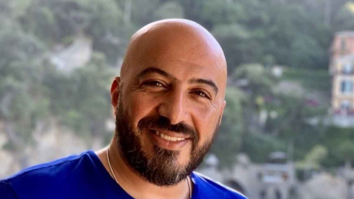 Magdy El-Hawary suffers a painful shoulder injury