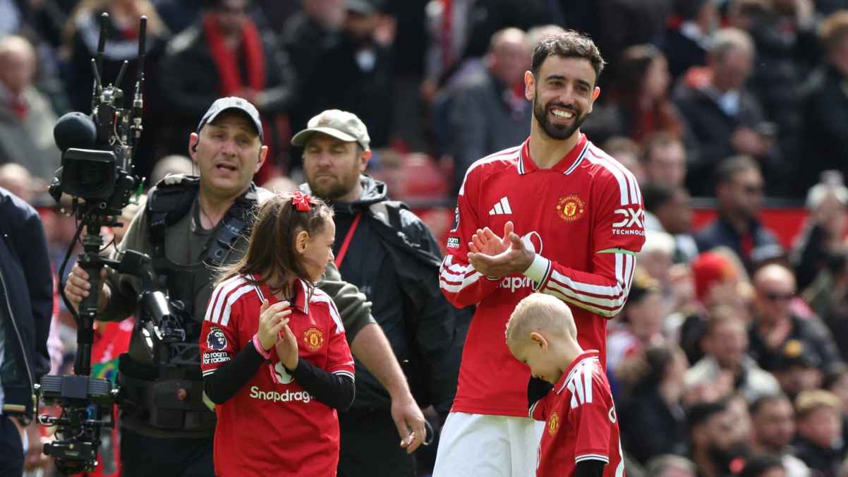 Bruno Fernandes is crowned Premier League Player of the Season