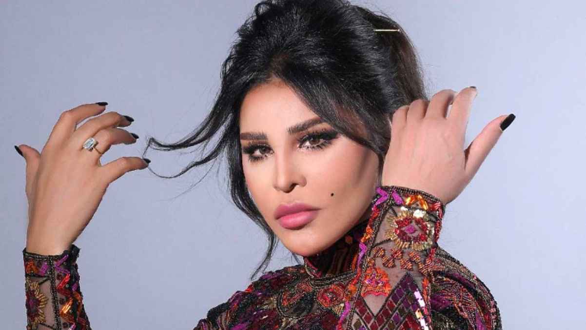 هكذا ردت الفنانة أحلام على شراء اللاعب ليونيل ميسي صورة 