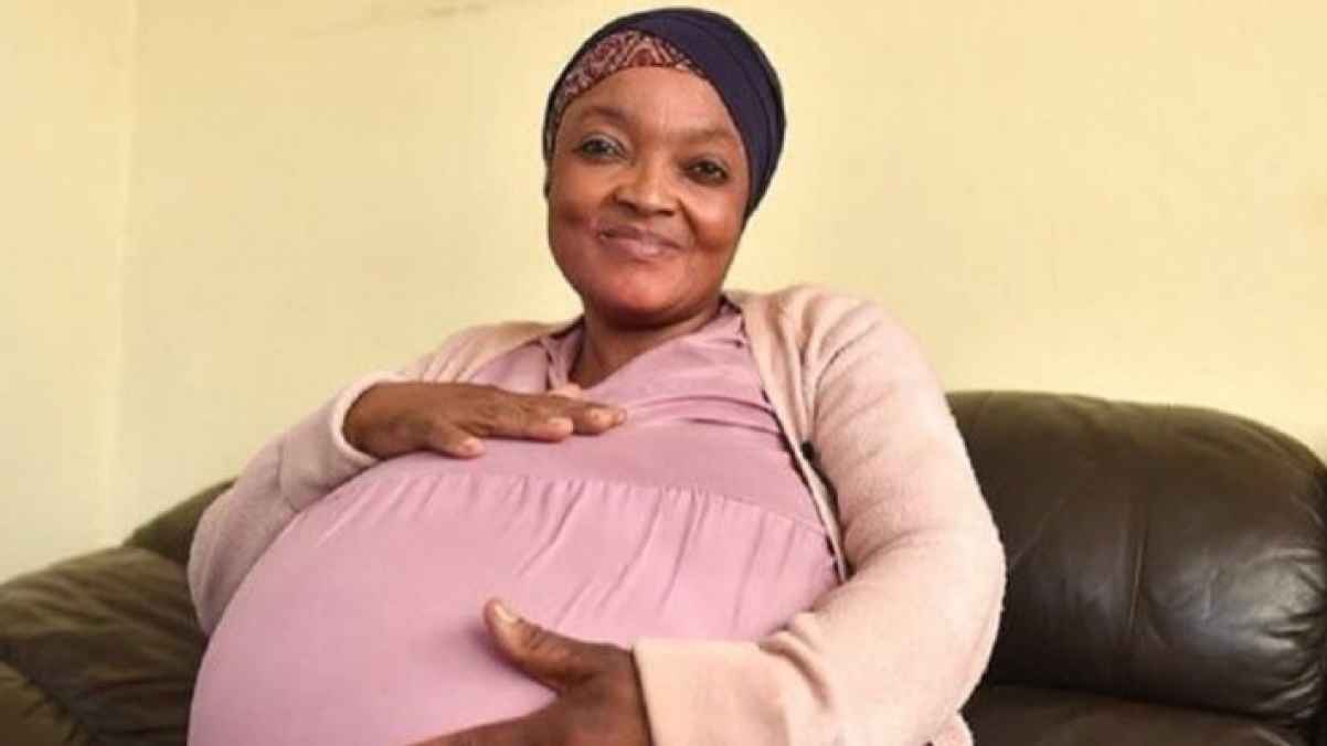 اعتقال المرأة التي خدعت العالم بقصة إنجابها 10 توائم - فيديو