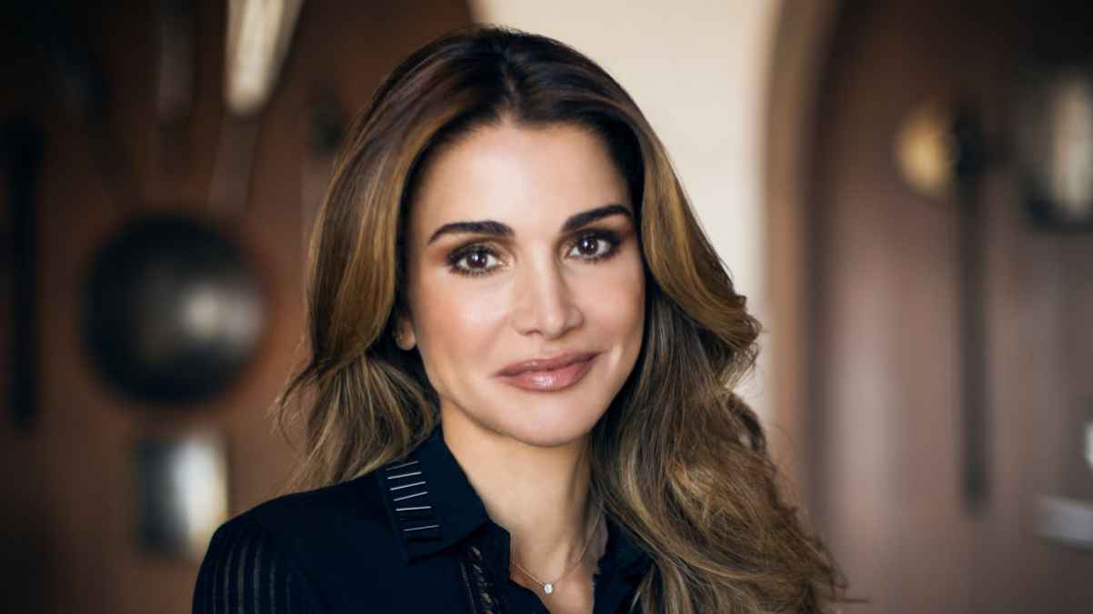 بـ مناسبة يوم المرأة العالمي.. الملكة رانيا تتألق بإطلالة تراثية عصرية- صورة