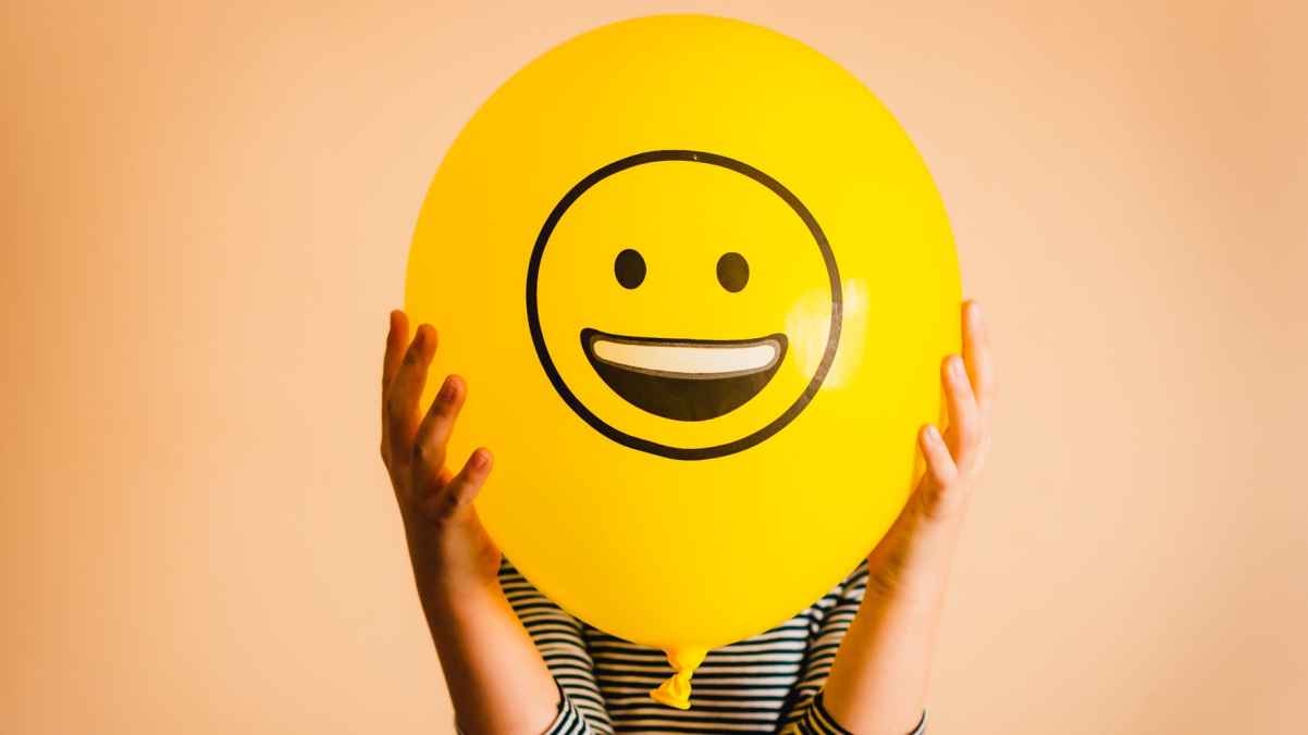 ما الفرق بين السعادة والانبساط ؟ - فيديو
