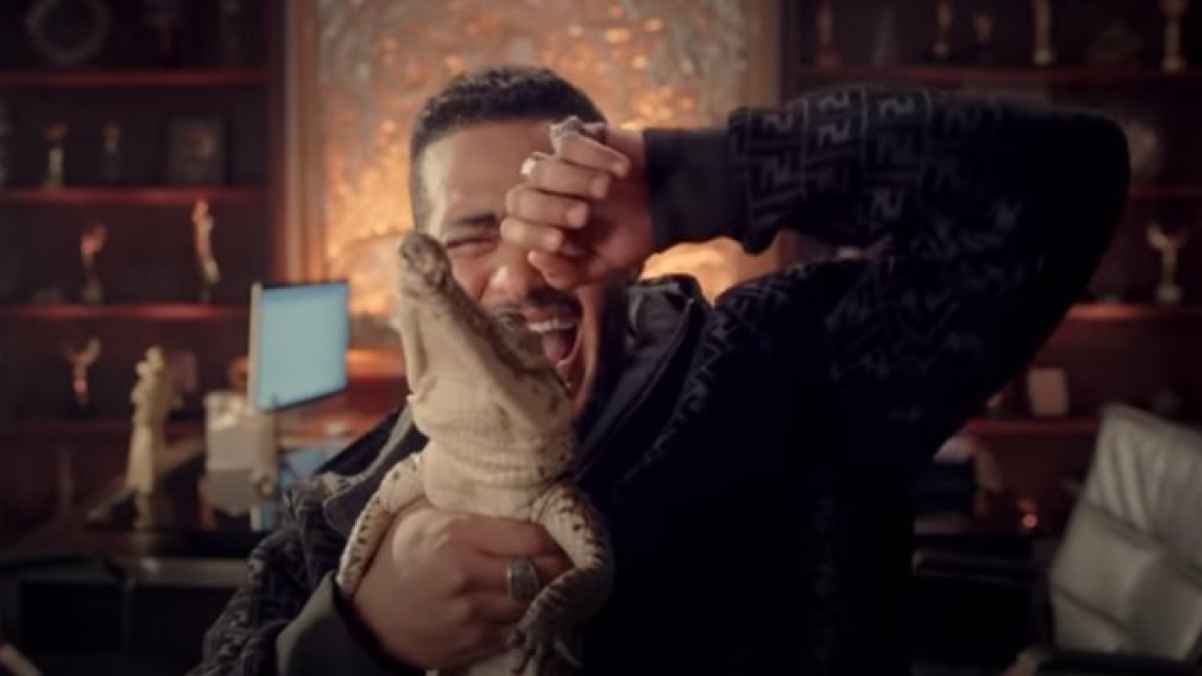 "أسد وتمساح" ضيوف محمد رمضان في أغنيته الجديدة "أنا البطل".. فيديو هنا وهناك