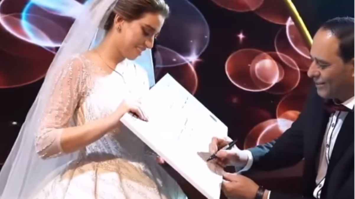 أردني يهدي ابنته 50 ألف دينار نقوطًا في حفل زفافها ..فيديو